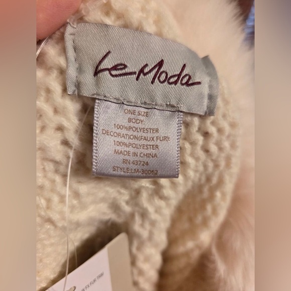 Moda Cream Cable-Knit Poncho with Faux Fur Trim - Picture 2 of 7